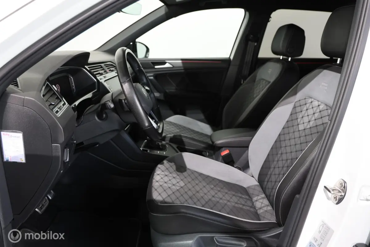 1.4 TSI eHybrid R-Line Business+ - Pano - Stuur/Stoelverwarming - Trekhaak Elektrisch - Carplay