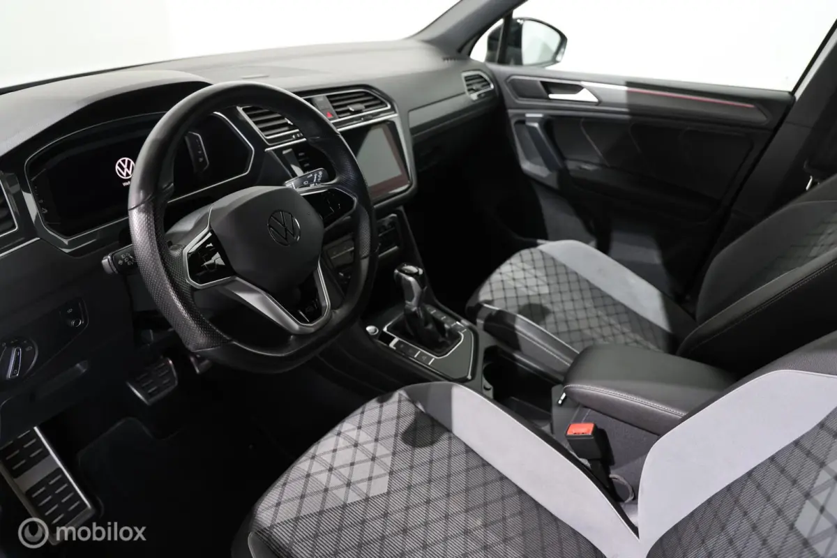 1.4 TSI eHybrid R-Line Business+ - Pano - Stuur/Stoelverwarming - Trekhaak Elektrisch - Carplay