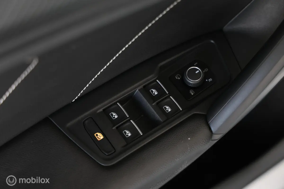 1.4 TSI eHybrid R-Line Business+ - Pano - Stuur/Stoelverwarming - Trekhaak Elektrisch - Carplay