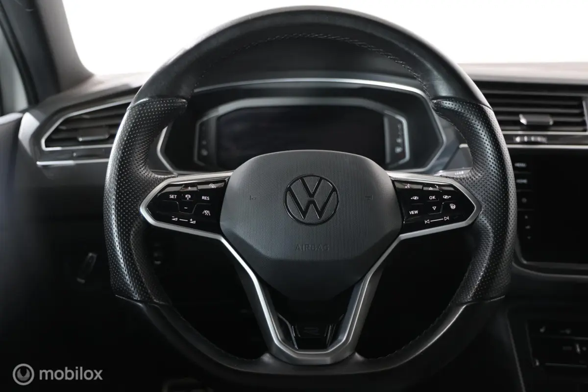 1.4 TSI eHybrid R-Line Business+ - Pano - Stuur/Stoelverwarming - Trekhaak Elektrisch - Carplay