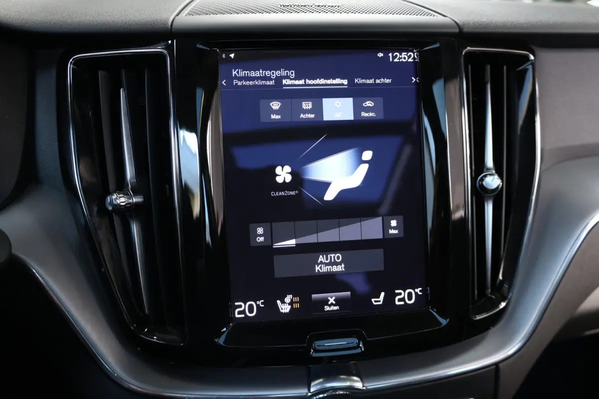 2.0 B5 Mild Hybrid Momentum Exclusive LED/VIRTUAL/PANO/STUUR+S.VERWARMING/19" LMV/360 CAM/CRUISE/ECC/12 MND GARANTIE!