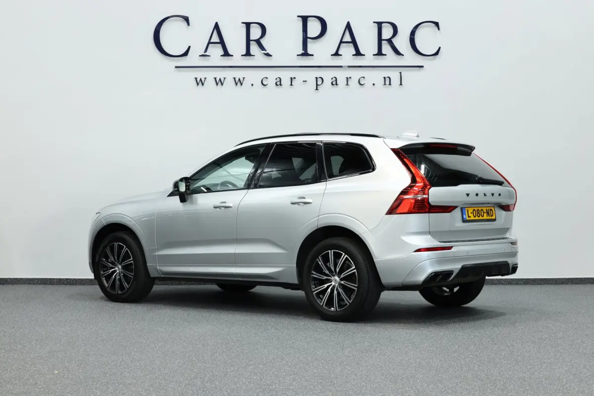 2.0 B5 Mild Hybrid Momentum Exclusive LED/VIRTUAL/PANO/STUUR+S.VERWARMING/19" LMV/360 CAM/CRUISE/ECC/12 MND GARANTIE!