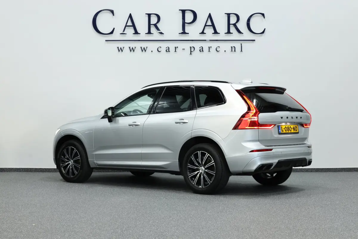 2.0 B5 Mild Hybrid Momentum Exclusive LED/VIRTUAL/PANO/STUUR+S.VERWARMING/19" LMV/360 CAM/CRUISE/ECC/12 MND GARANTIE!