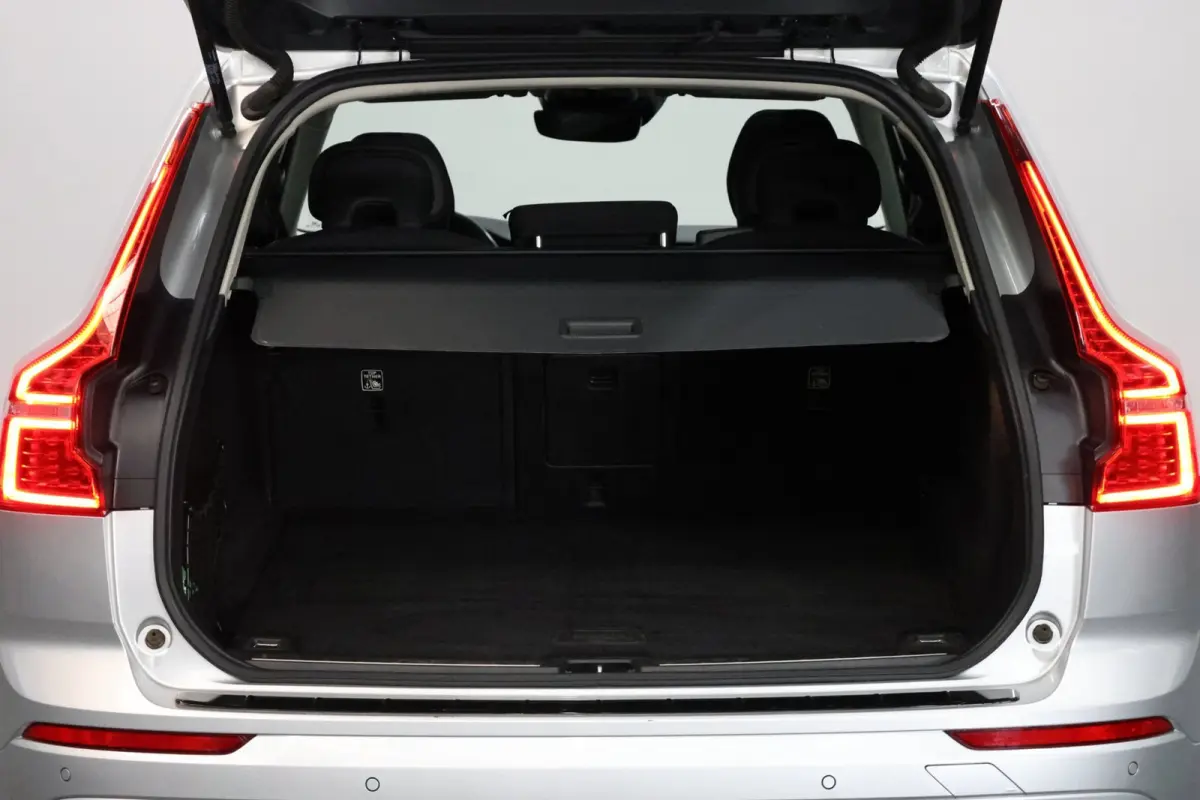 2.0 B5 Mild Hybrid Momentum Exclusive LED/VIRTUAL/PANO/STUUR+S.VERWARMING/19" LMV/360 CAM/CRUISE/ECC/12 MND GARANTIE!