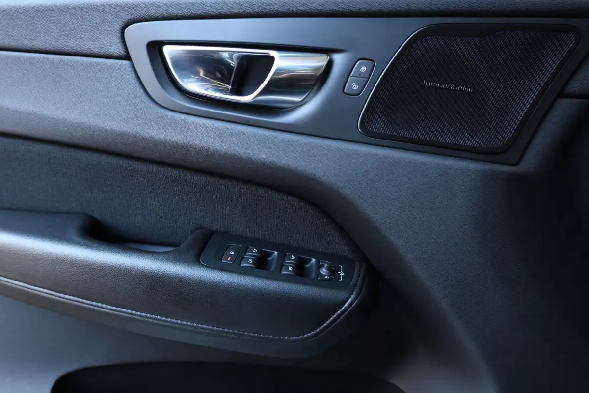 2.0 B5 Mild Hybrid Momentum Exclusive LED/VIRTUAL/PANO/STUUR+S.VERWARMING/19" LMV/360 CAM/CRUISE/ECC/12 MND GARANTIE!