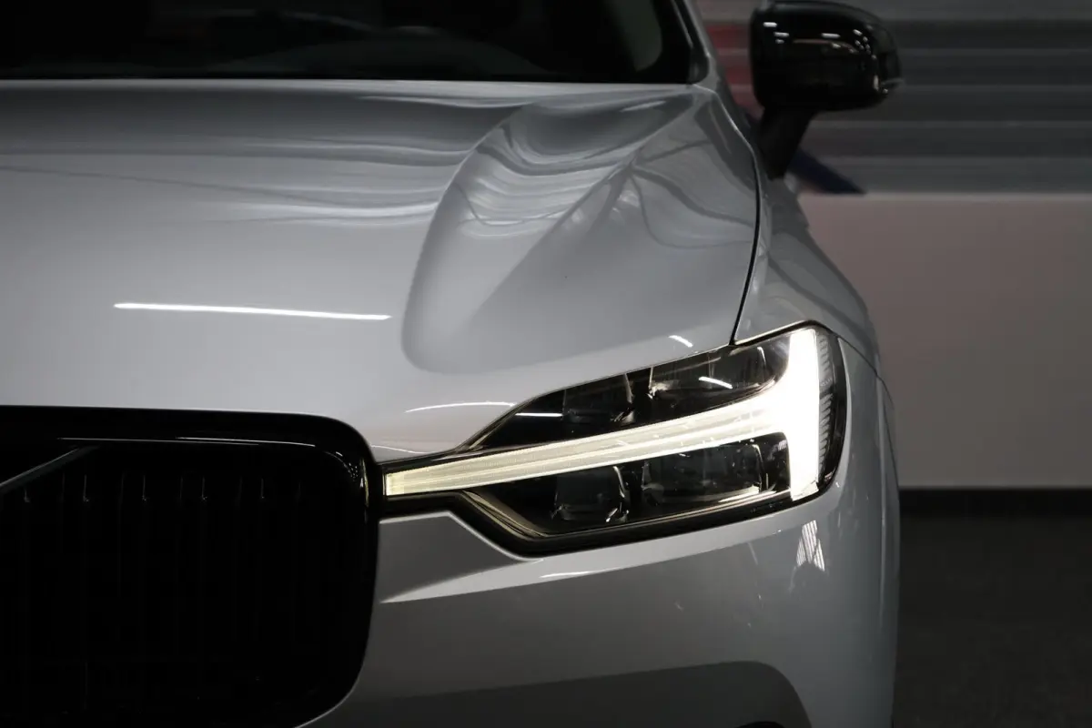 2.0 B5 Mild Hybrid Momentum Exclusive LED/VIRTUAL/PANO/STUUR+S.VERWARMING/19" LMV/360 CAM/CRUISE/ECC/12 MND GARANTIE!