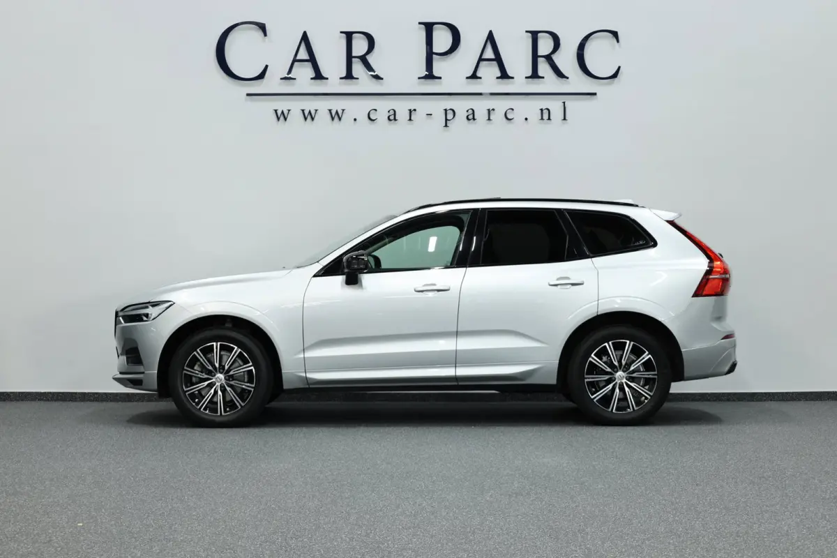 2.0 B5 Mild Hybrid Momentum Exclusive LED/VIRTUAL/PANO/STUUR+S.VERWARMING/19" LMV/360 CAM/CRUISE/ECC/12 MND GARANTIE!