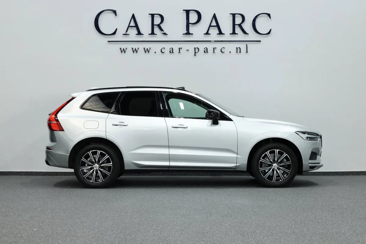 2.0 B5 Mild Hybrid Momentum Exclusive LED/VIRTUAL/PANO/STUUR+S.VERWARMING/19" LMV/360 CAM/CRUISE/ECC/12 MND GARANTIE!
