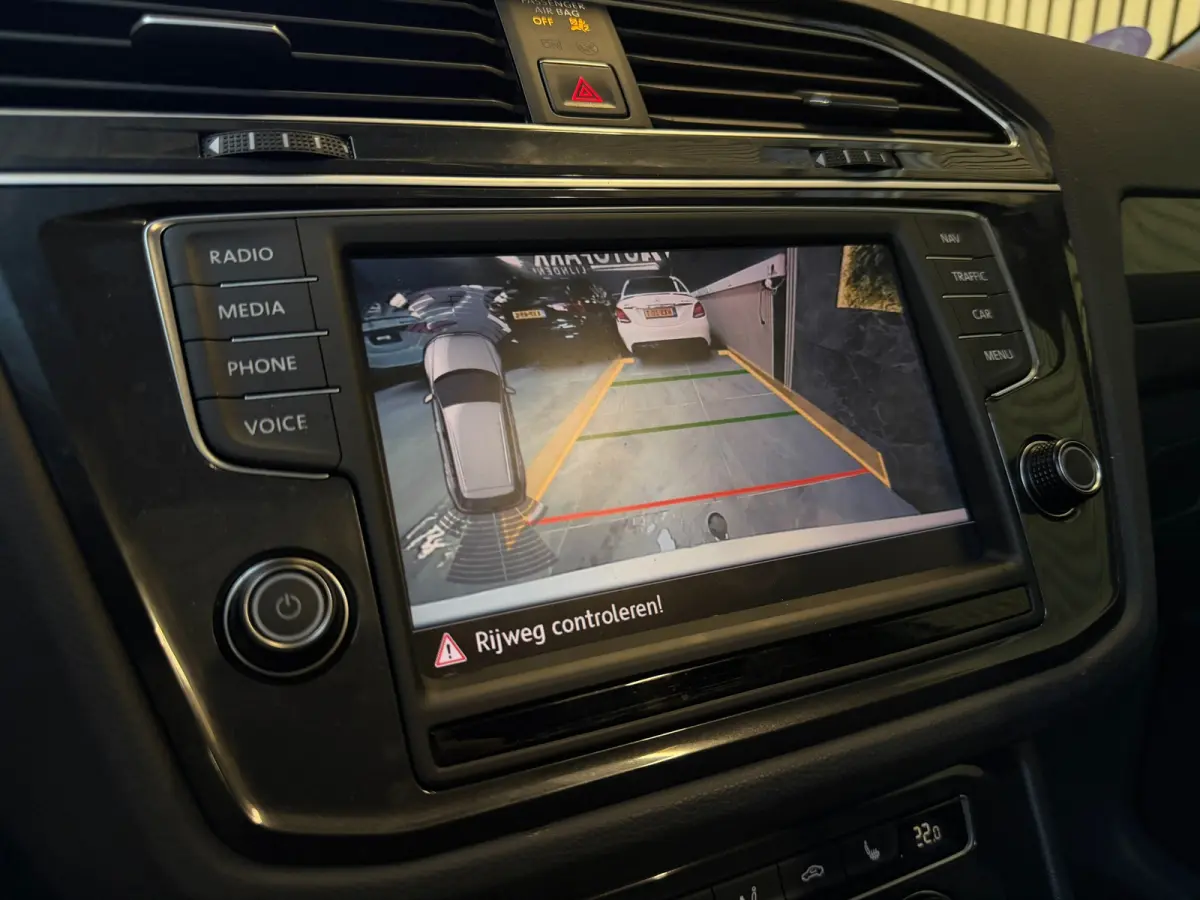 2.0 TSI 4Motion Highline 3X R-Line |PANO|HuD|MEMORY|CAMERA|CARPLAY|ACC|DODEHOEK|LEDER|20INCH|TREKHAAK|220PK|VOL!