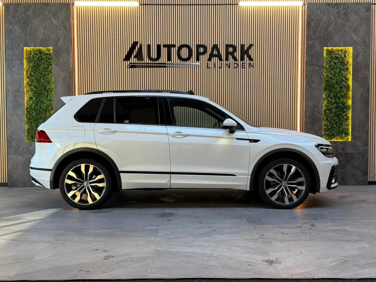 2.0 TSI 4Motion Highline 3X R-Line |PANO|HuD|MEMORY|CAMERA|CARPLAY|ACC|DODEHOEK|LEDER|20INCH|TREKHAAK|220PK|VOL!