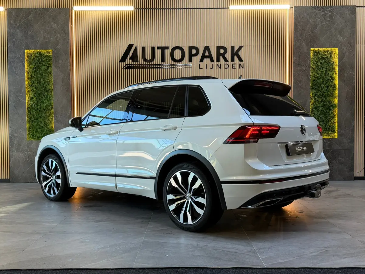 2.0 TSI 4Motion Highline 3X R-Line |PANO|HuD|MEMORY|CAMERA|CARPLAY|ACC|DODEHOEK|LEDER|20INCH|TREKHAAK|220PK|VOL!