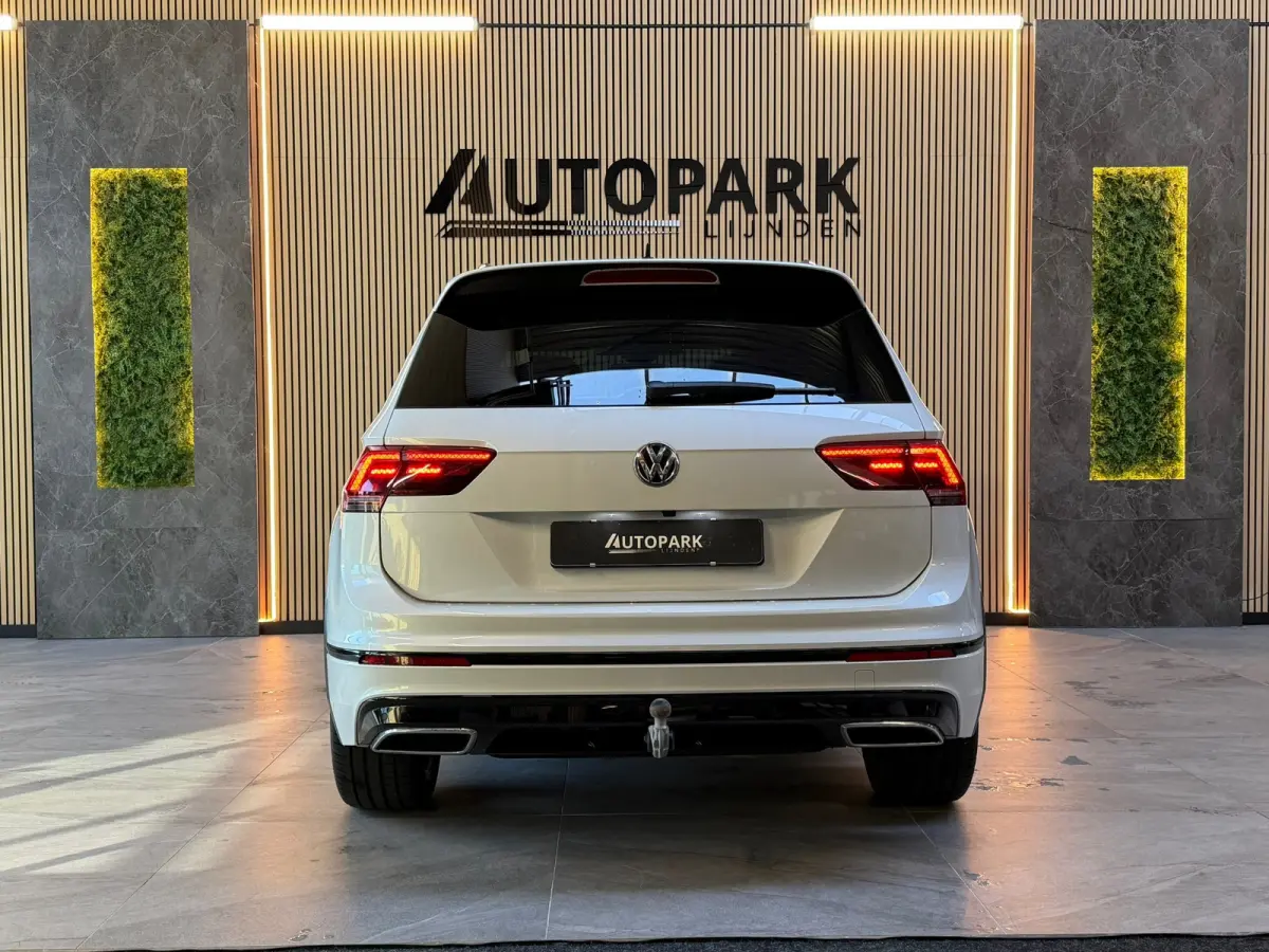 2.0 TSI 4Motion Highline 3X R-Line |PANO|HuD|MEMORY|CAMERA|CARPLAY|ACC|DODEHOEK|LEDER|20INCH|TREKHAAK|220PK|VOL!