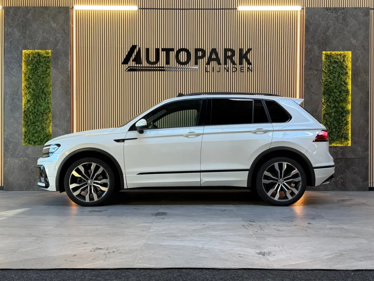 2.0 TSI 4Motion Highline 3X R-Line |PANO|HuD|MEMORY|CAMERA|CARPLAY|ACC|DODEHOEK|LEDER|20INCH|TREKHAAK|220PK|VOL!