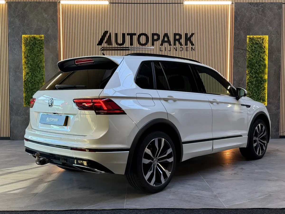 2.0 TSI 4Motion Highline 3X R-Line |PANO|HuD|MEMORY|CAMERA|CARPLAY|ACC|DODEHOEK|LEDER|20INCH|TREKHAAK|220PK|VOL!