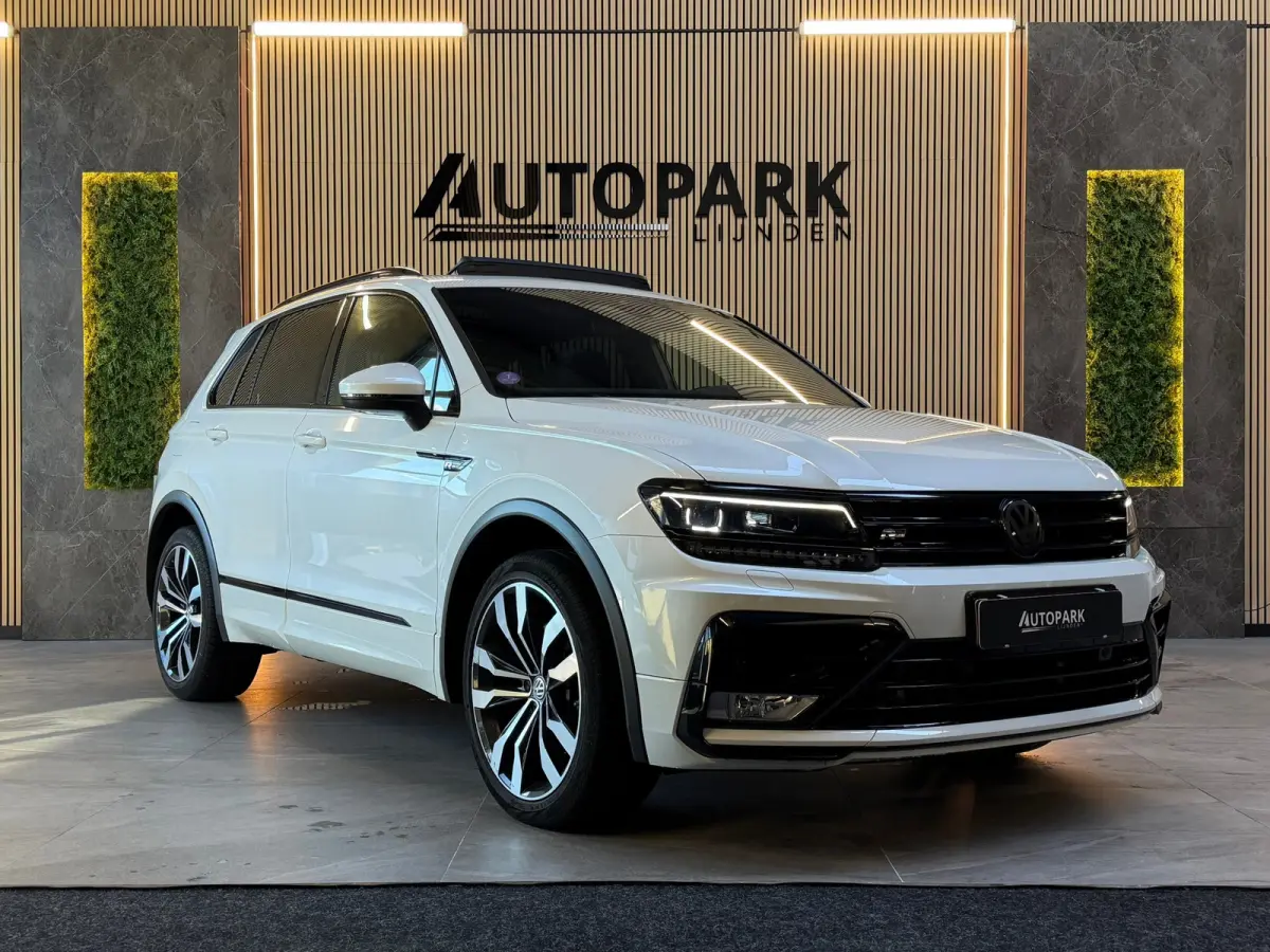 2.0 TSI 4Motion Highline 3X R-Line |PANO|HuD|MEMORY|CAMERA|CARPLAY|ACC|DODEHOEK|LEDER|20INCH|TREKHAAK|220PK|VOL!