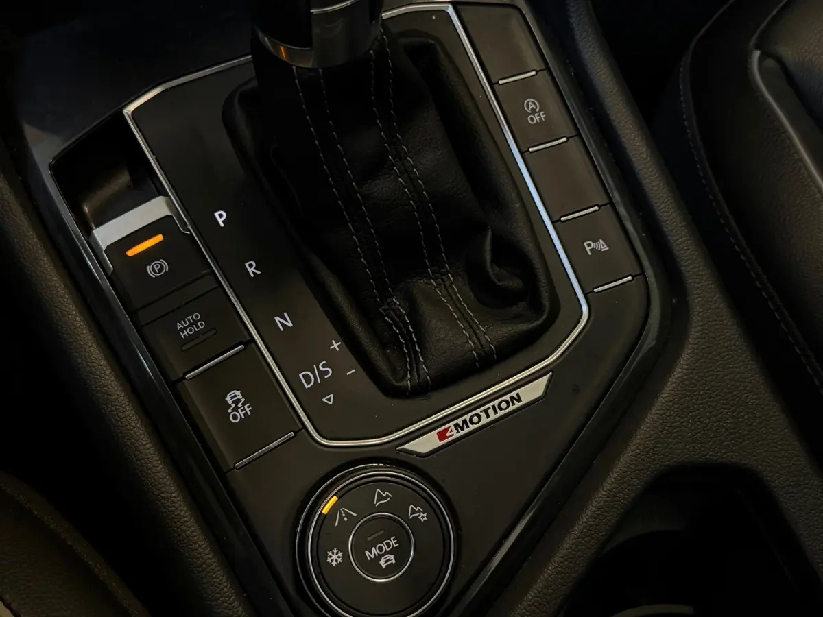 2.0 TSI 4Motion Highline 3X R-Line |PANO|HuD|MEMORY|CAMERA|CARPLAY|ACC|DODEHOEK|LEDER|20INCH|TREKHAAK|220PK|VOL!