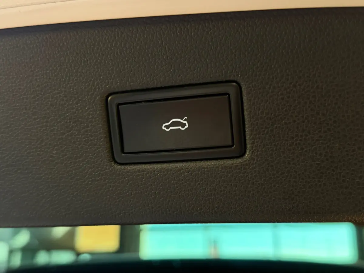 2.0 TSI 4Motion Highline 3X R-Line |PANO|HuD|MEMORY|CAMERA|CARPLAY|ACC|DODEHOEK|LEDER|20INCH|TREKHAAK|220PK|VOL!