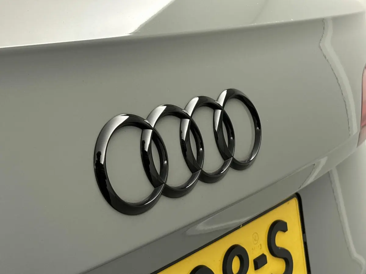 2.0 TFSI quattro Sport S Line Black Edition | Origineel Nederlands | Elektrische trekhaak | Stoelverwarming | Elektrische achterklep |