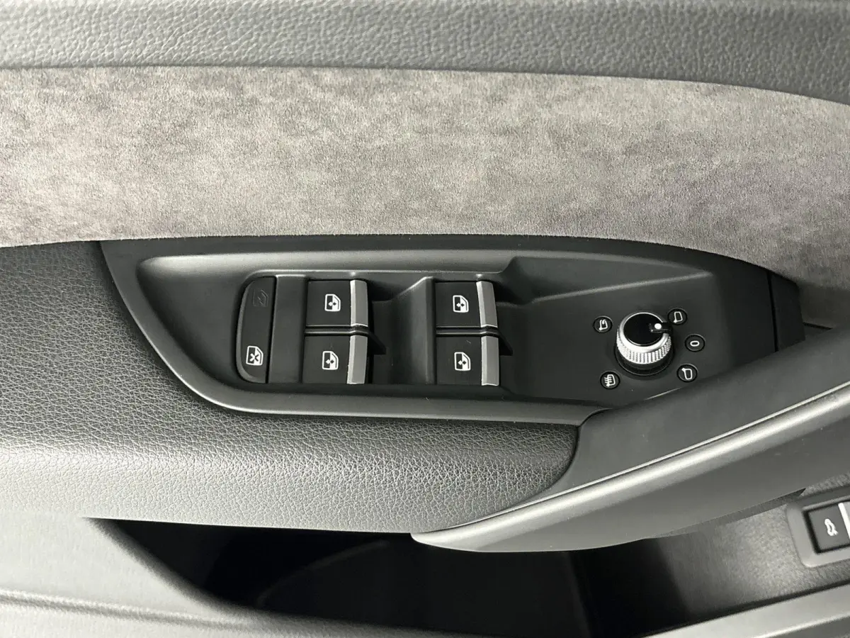 2.0 TFSI quattro Sport S Line Black Edition | Origineel Nederlands | Elektrische trekhaak | Stoelverwarming | Elektrische achterklep |