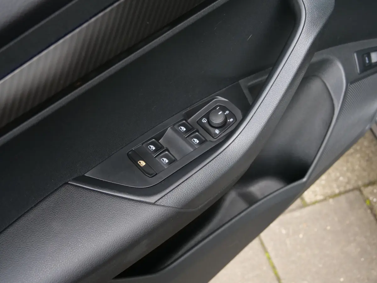 1.5 TSI ACT Sportline Business 150 Pk Automaat Navigatie / Camera / Apple Carplay / DAB / Trekhaak