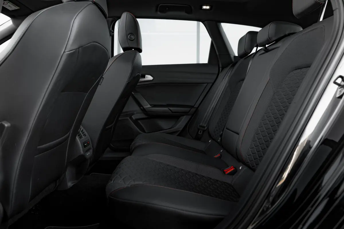 1.5 TSI e-Hybrid 204pk FR Business | Panoramadak | Adaptive Cruise | Camera | Carplay | 18"