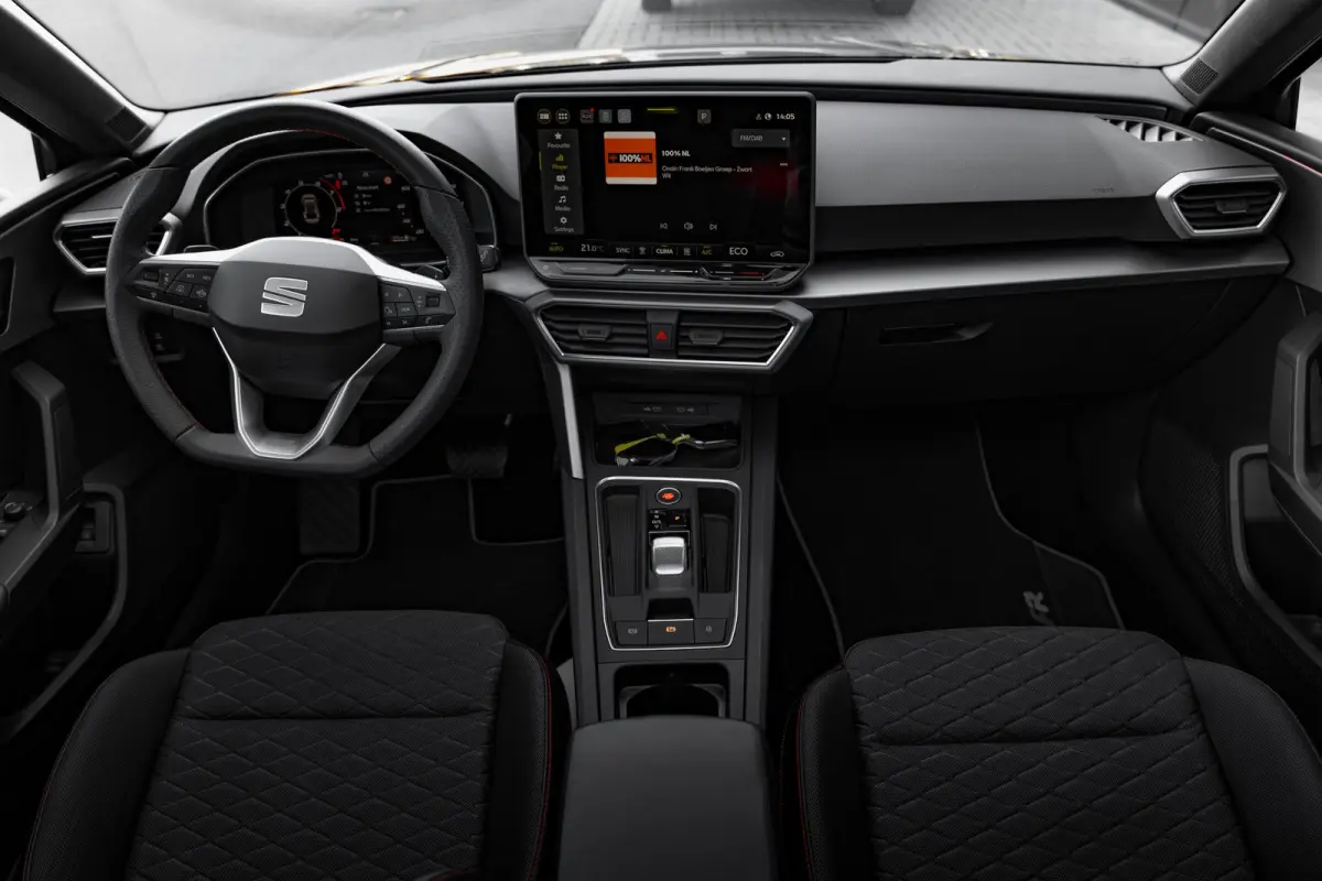 1.5 TSI e-Hybrid 204pk FR Business | Panoramadak | Adaptive Cruise | Camera | Carplay | 18"