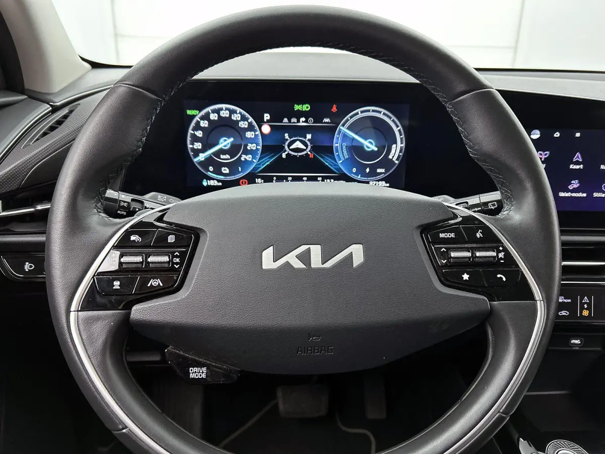 DynamicLine 64.8 kWh | Trekhaak |  | Adaptieve Cruise Control | Clima | Camera + PDC |
