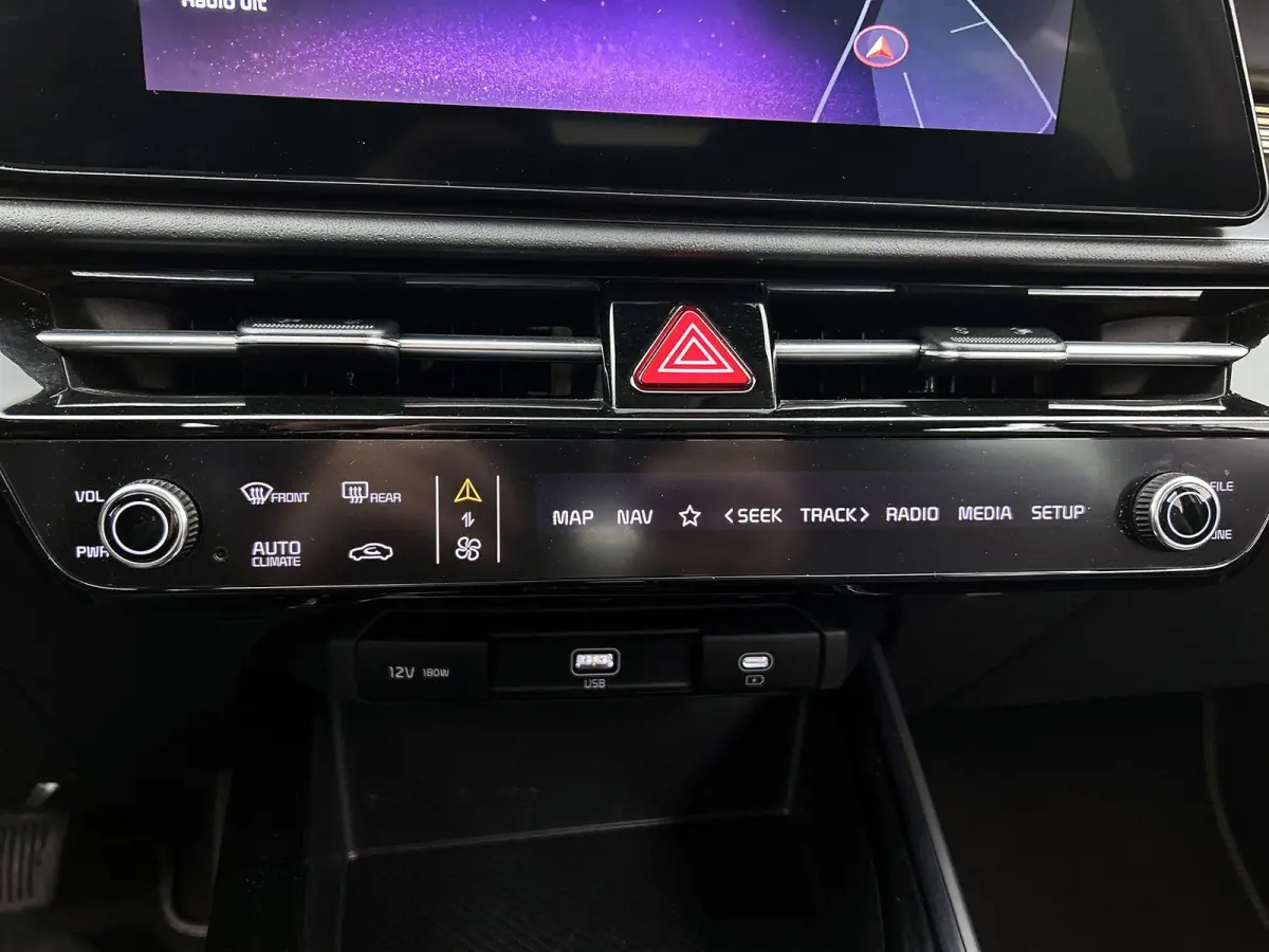 DynamicLine 64.8 kWh | Trekhaak |  | Adaptieve Cruise Control | Clima | Camera + PDC |