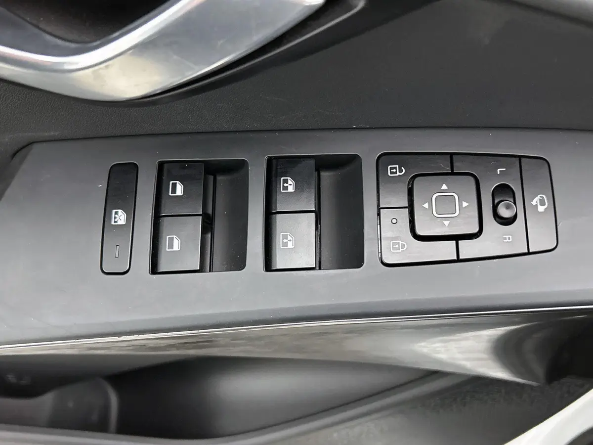 DynamicLine 64.8 kWh | Trekhaak |  | Adaptieve Cruise Control | Clima | Camera + PDC |