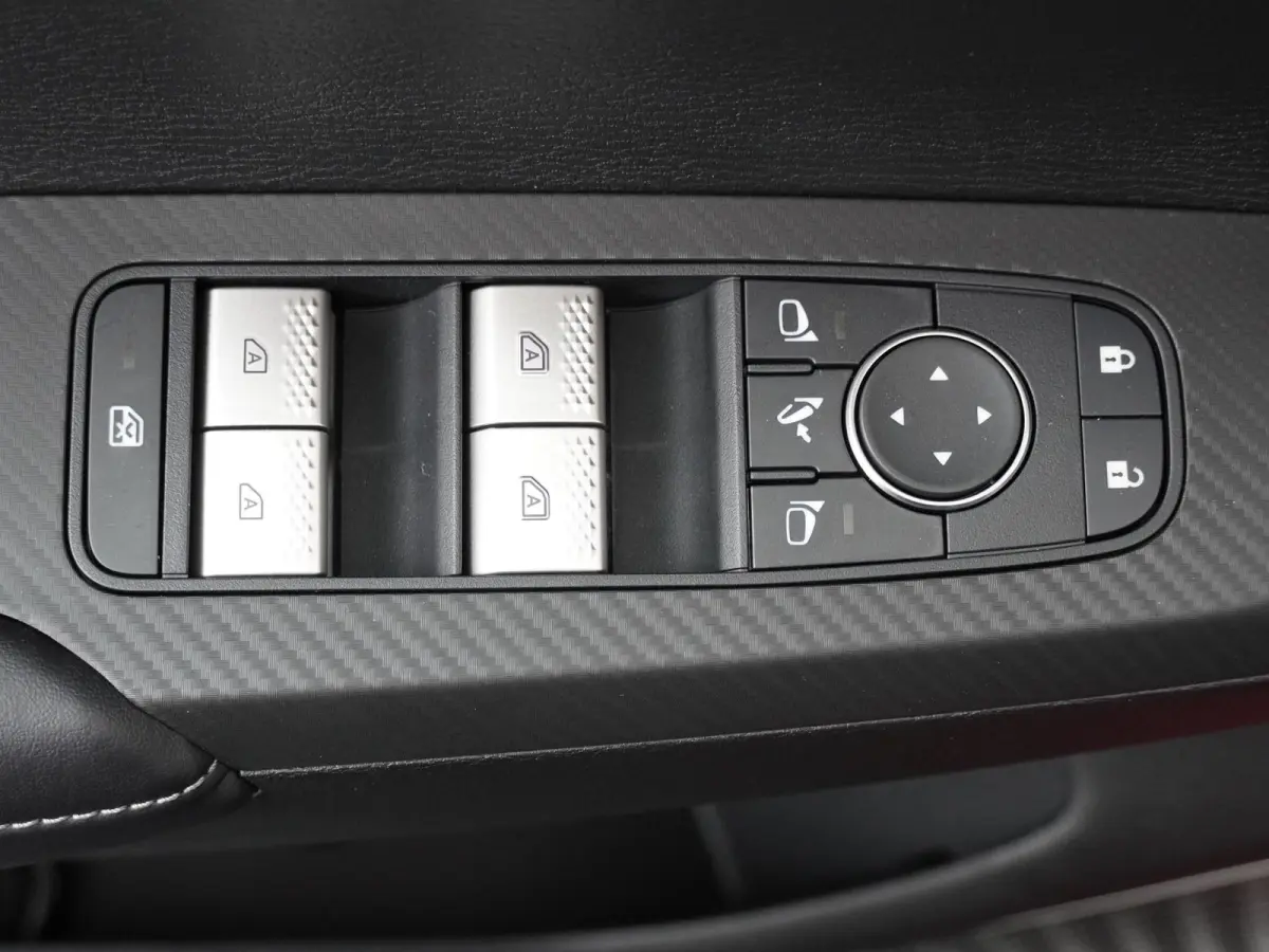 2.4 PHEV Instyle 8 Jaar Garantie! | Achterbank verwarmd | Adaptieve cruise control | Dodehoekdetectie | Panoramadak |