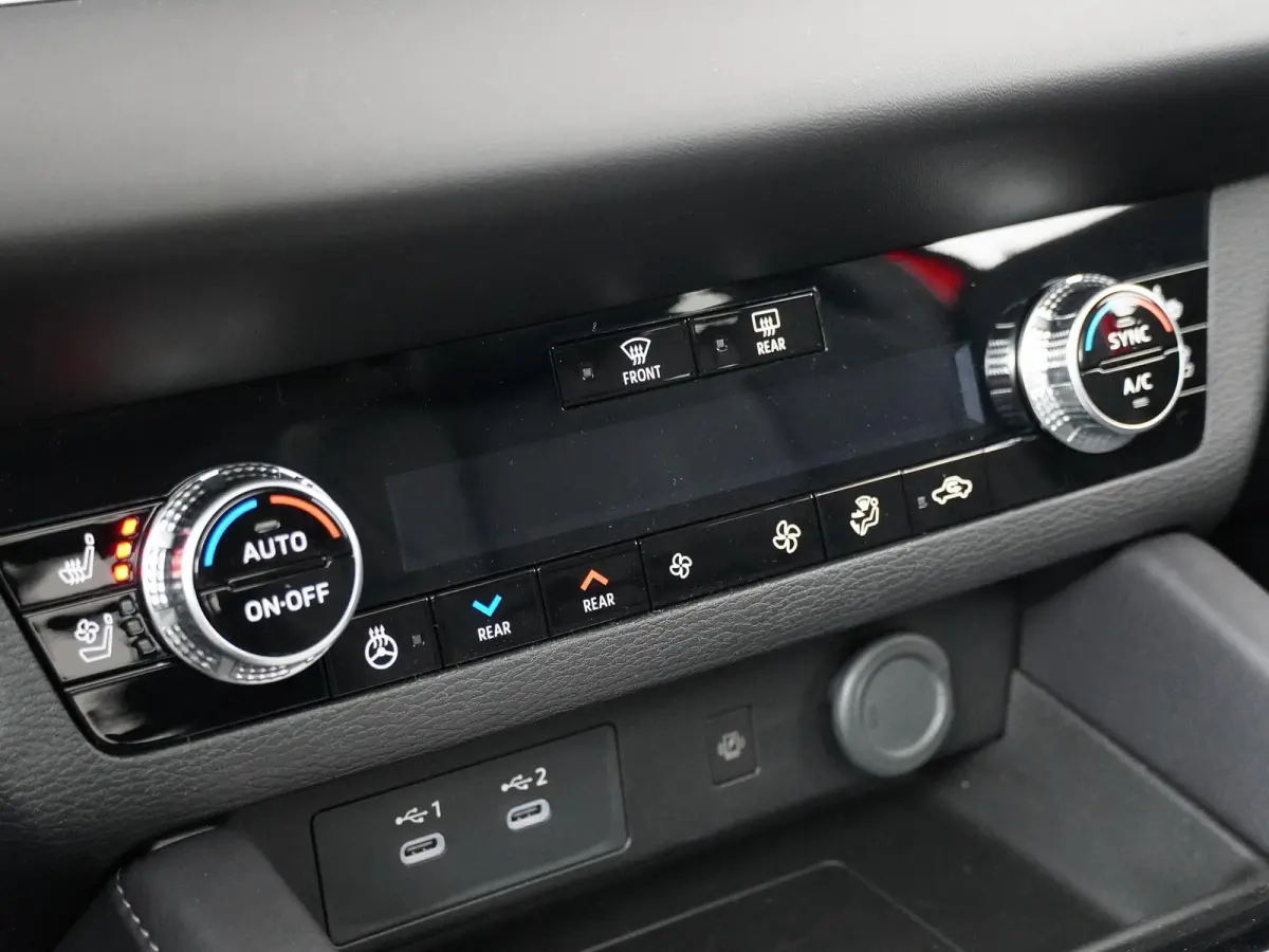 2.4 PHEV Instyle 8 Jaar Garantie! | Achterbank verwarmd | Adaptieve cruise control | Dodehoekdetectie | Panoramadak |
