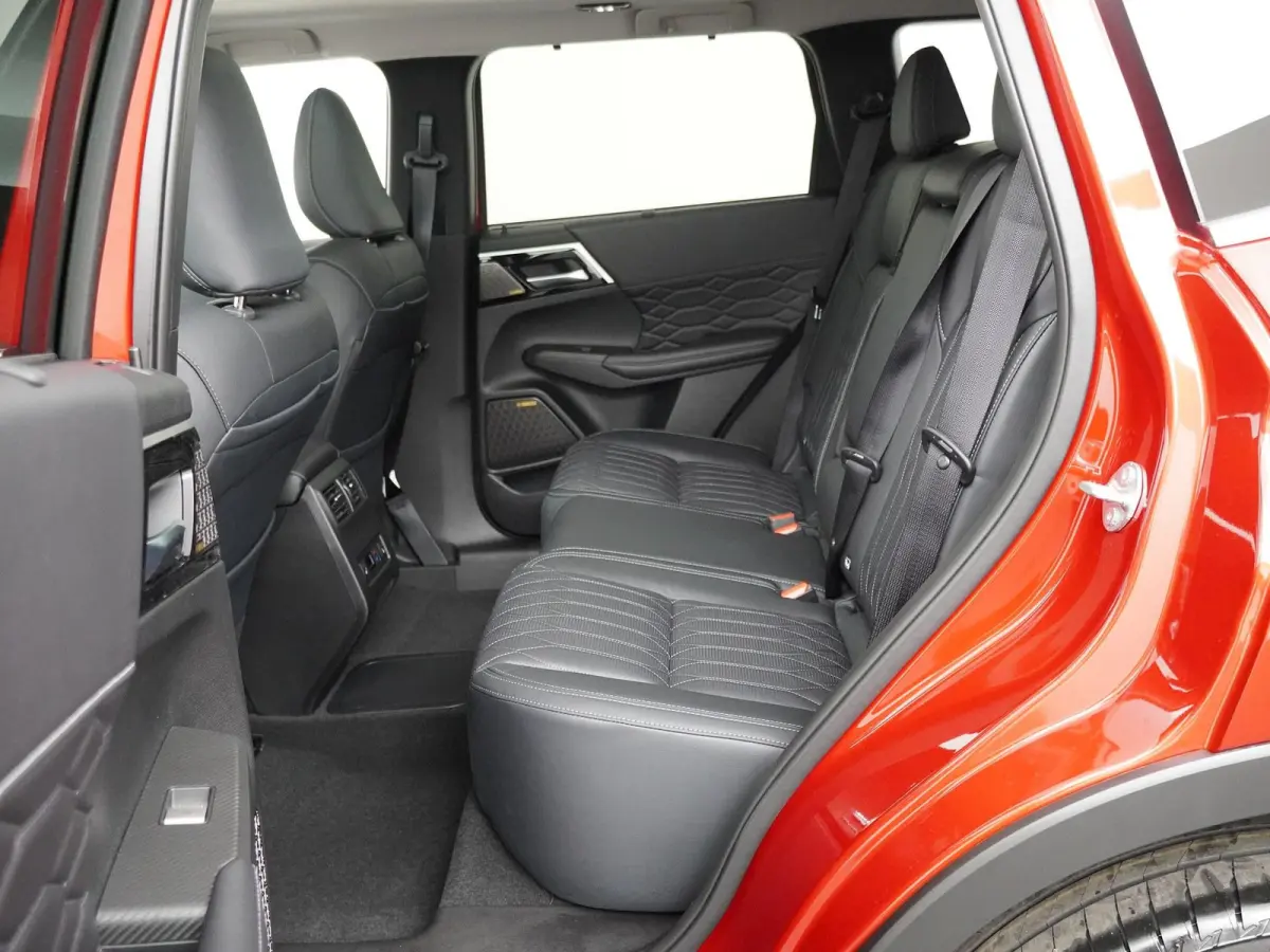 2.4 PHEV Instyle 8 Jaar Garantie! | Achterbank verwarmd | Adaptieve cruise control | Dodehoekdetectie | Panoramadak |