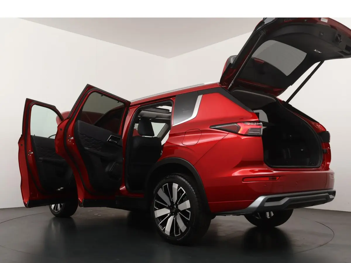 2.4 PHEV Instyle 8 Jaar Garantie! | Achterbank verwarmd | Adaptieve cruise control | Dodehoekdetectie | Panoramadak |