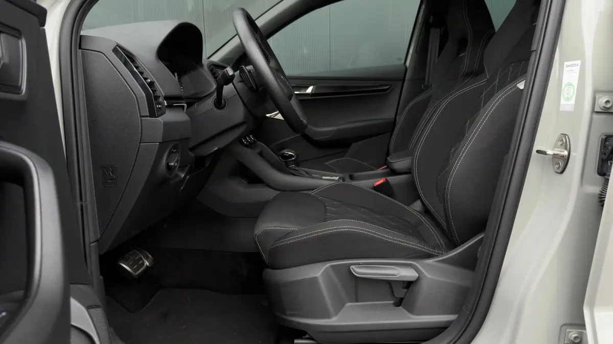1.5 TSI 7-DSG 150pk Sportline | Navi by App | Keyless | 18" | Stuur & Stoelverwarming | Parkeerhulp Achter