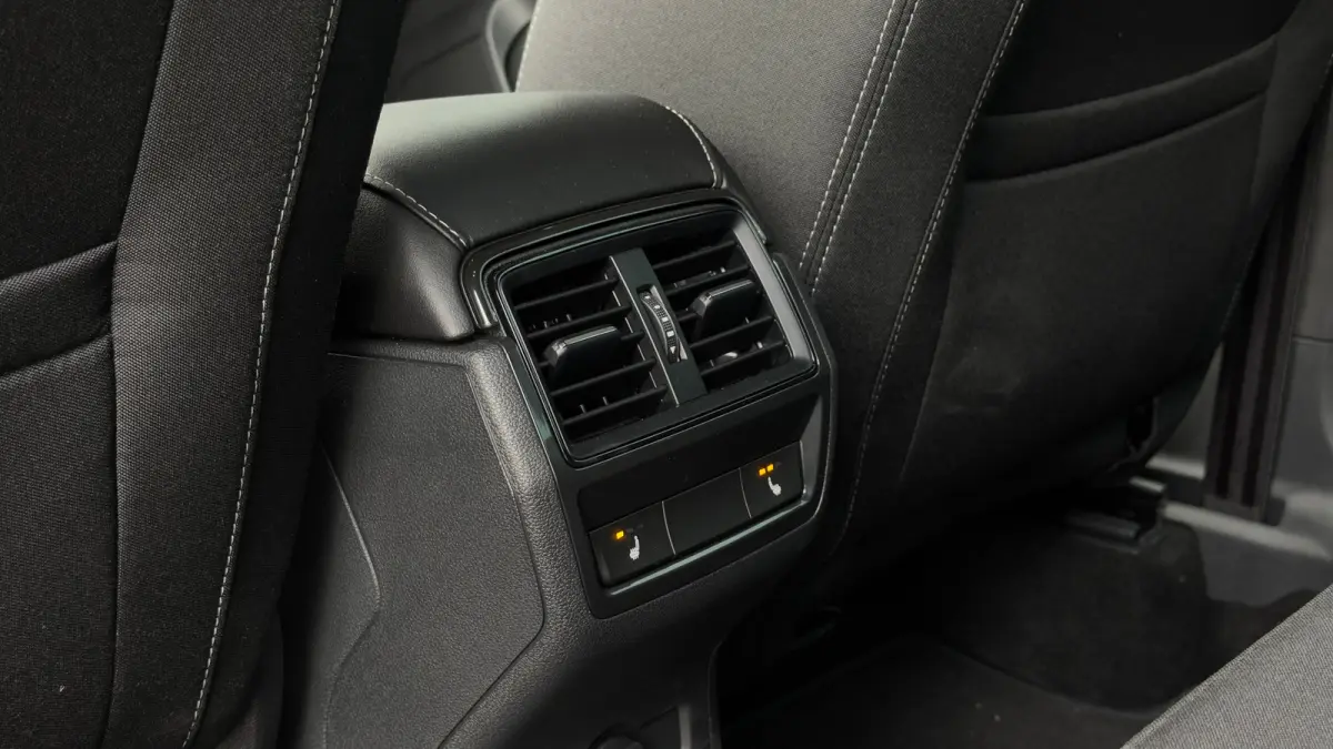 1.5 TSI 7-DSG 150pk Sportline | Navi by App | Keyless | 18" | Stuur & Stoelverwarming | Parkeerhulp Achter