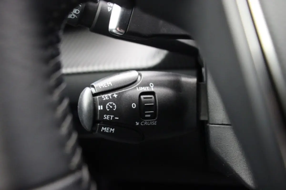 1.2 PureTech Allure Automaat - Digitaal Cockpit, Carplay, Camera, Stoelverw. Half Leer