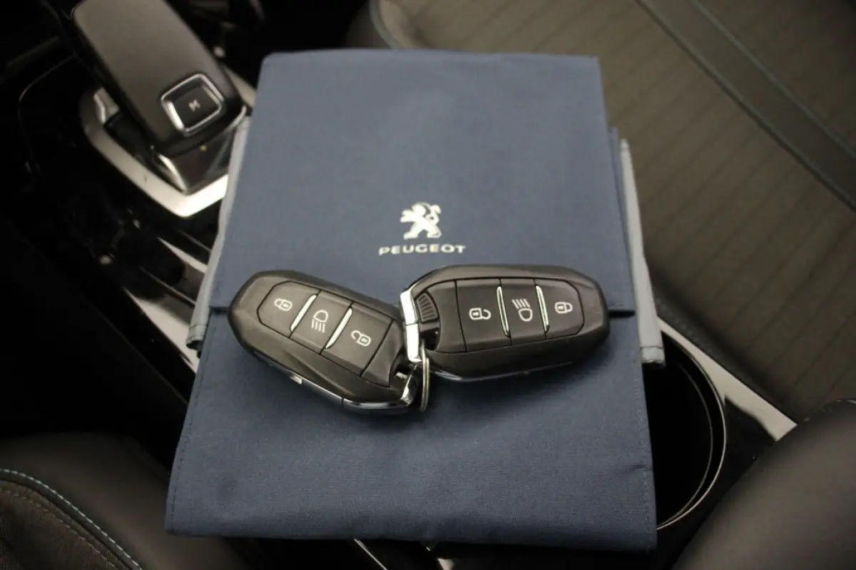 1.2 PureTech Allure Automaat - Digitaal Cockpit, Carplay, Camera, Stoelverw. Half Leer
