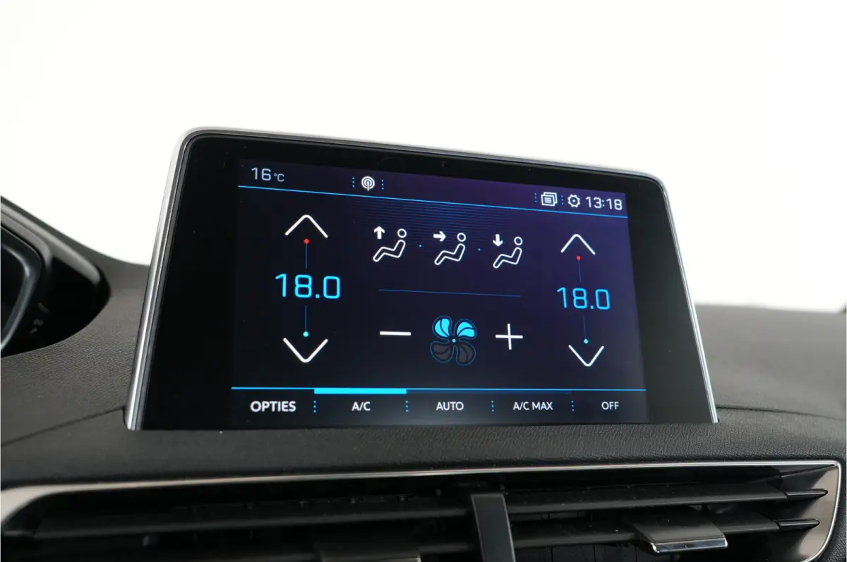 1.2 PureTech Blue Lease Executive | Trekhaak | Cruise | Lane warning | Navi |