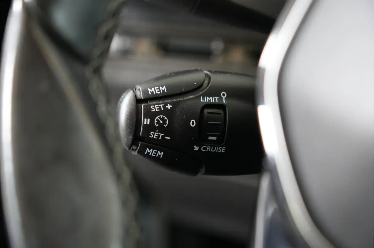 1.2 PureTech Blue Lease Executive | Trekhaak | Cruise | Lane warning | Navi |