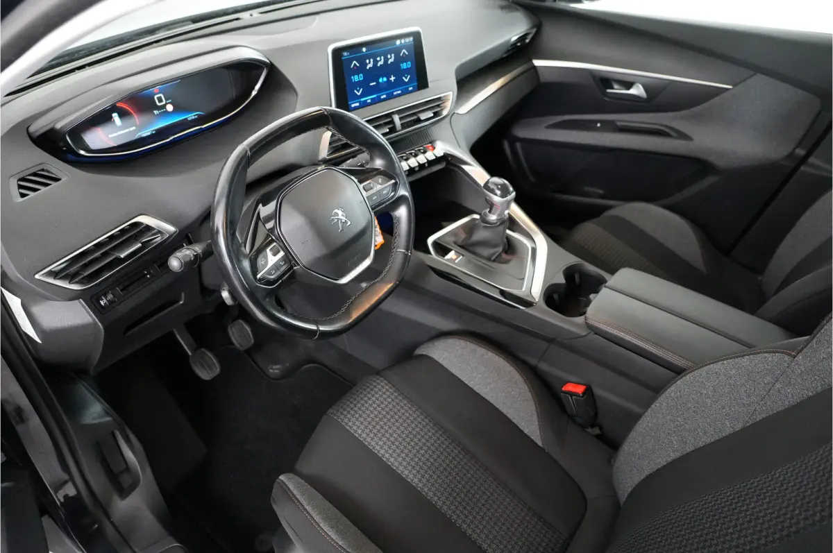 1.2 PureTech Blue Lease Executive | Trekhaak | Cruise | Lane warning | Navi |