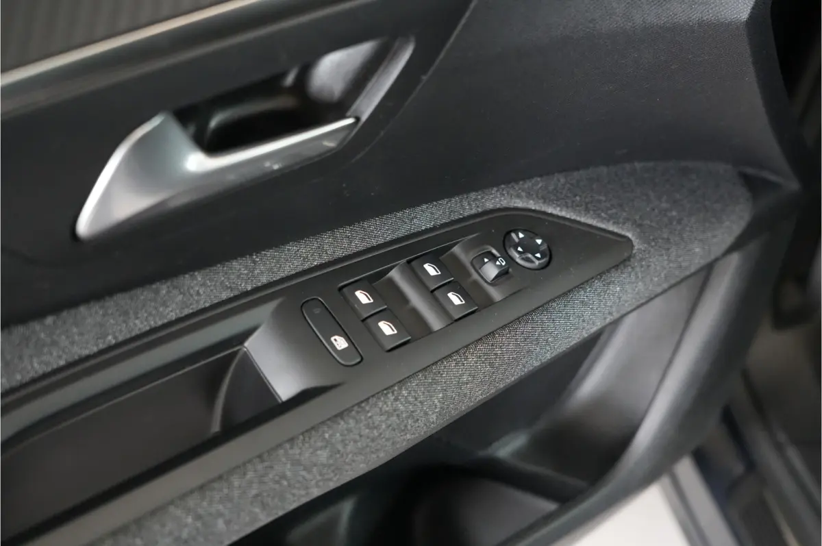1.2 PureTech Blue Lease Executive | Trekhaak | Cruise | Lane warning | Navi |