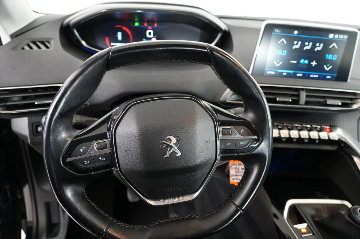 1.2 PureTech Blue Lease Executive | Trekhaak | Cruise | Lane warning | Navi |