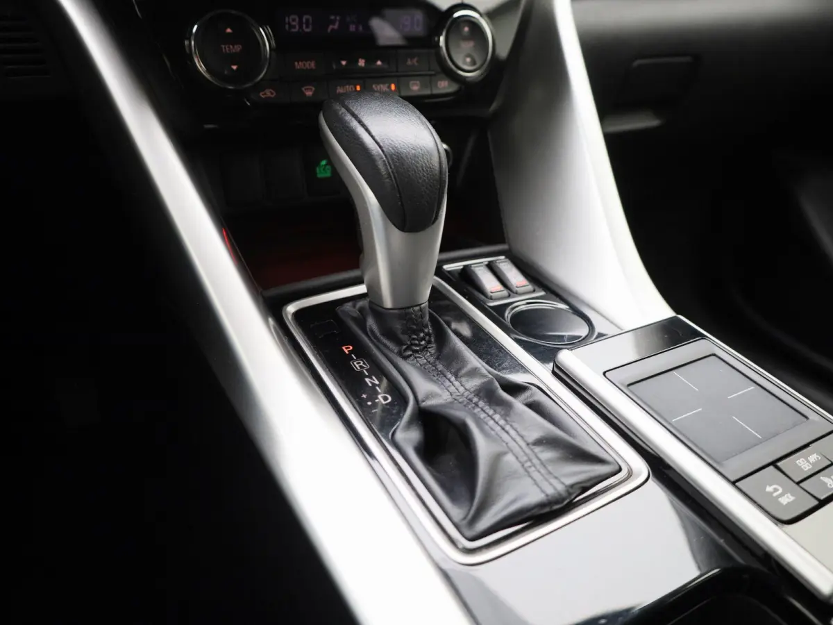 1.5 DI-T First Edition | Automaat | Stoelverwarming | Achteruitrijcamera | Cruise Control | Lichtmetalen Velgen |