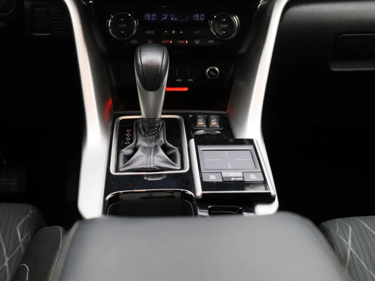 1.5 DI-T First Edition | Automaat | Stoelverwarming | Achteruitrijcamera | Cruise Control | Lichtmetalen Velgen |