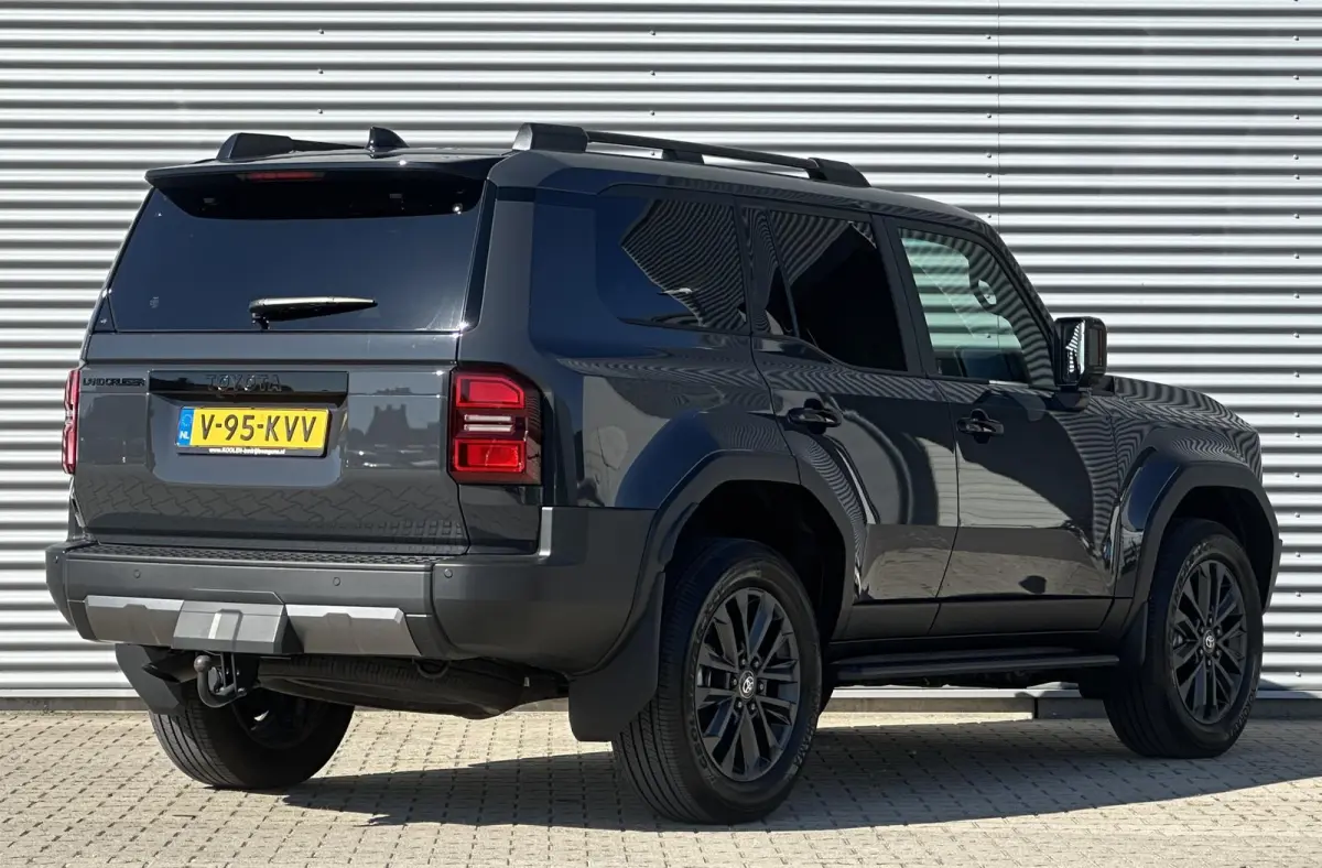 2.8 D-4D landcruiser Blind Van Professional Executive Luxe Uitvoering!