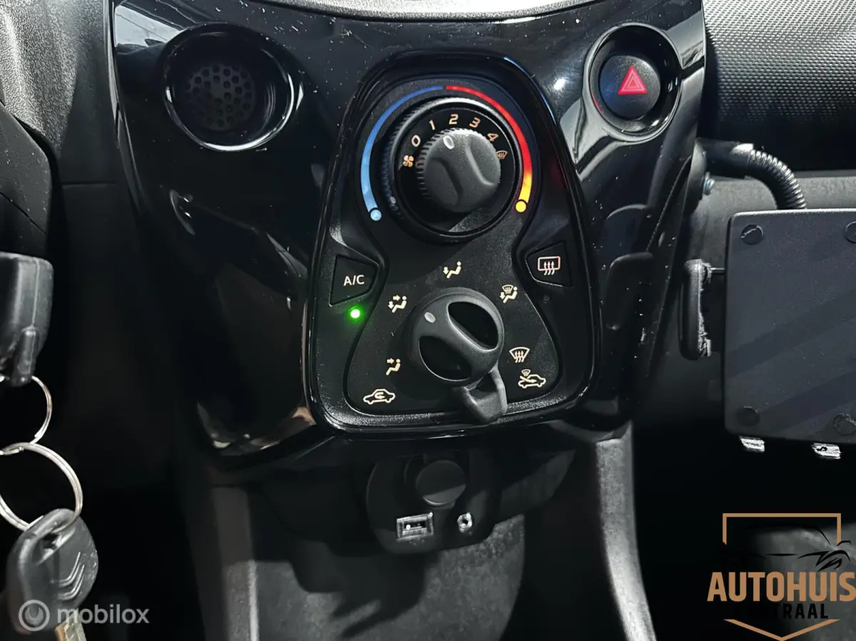 1.0 VTi Feel*AUTOMAAT*Airco*Led*