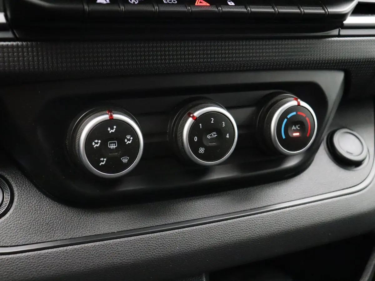 2.0 dCi 110pk T30 L2H1 Comfort | Parkeersensoren | Laadruimtebetimmering | Vierseizoensbanden | Navigatie |