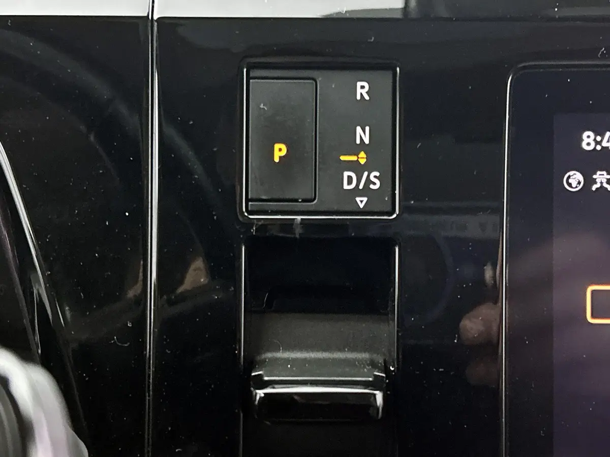 1.4 eHybrid L2H1 Life Origineel Nederlands | Trekhaak | Achteruitrij Camera | Parkeersensoren Voor en Achter |