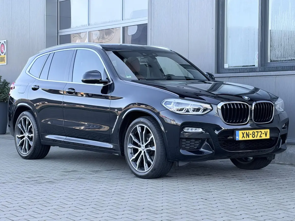 xDrive20i High Executive M sport | 184 PK | Trekhaak | Pano dak | 20 Inch | Leder