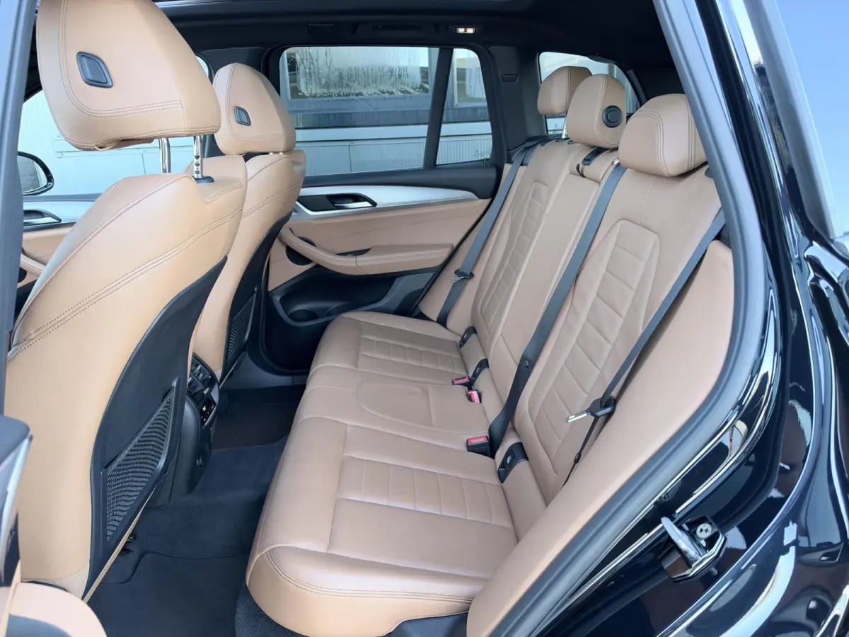 xDrive20i High Executive M sport | 184 PK | Trekhaak | Pano dak | 20 Inch | Leder